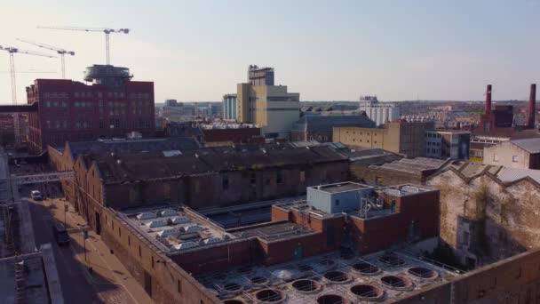 Guinness Brewery and Storehouse in Dublin St James Gate - view from above - DUBLIN, IRELAND - APRIL 20, 2022 — стоковое видео