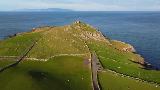 The beautiful Causeway Coast at Torre Head in Northern Ireland - aerial view — Vídeo de stock