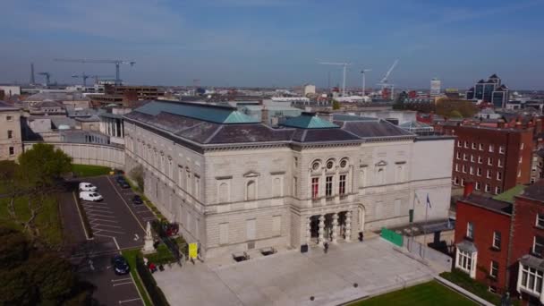 National Gallery in Dublin from above - aerial view — стоковое видео