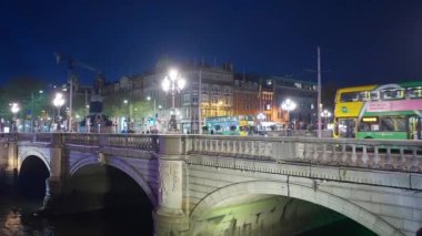 O Connell Köprüsü Dublin 'de gece - DUBLIN, IRELAND - 20 Nisan 2022