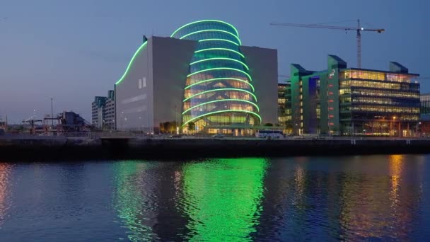 O Centro de Convenções de Dublin à noite — Vídeo de Stock