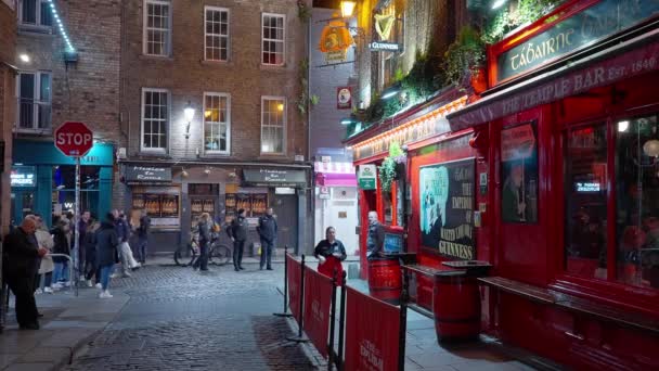 The Original Temple Bar Irish Pub in Dublin - DUBLIN, IRELAND - APRIL 20, 2022 — Video