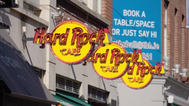Hard Rock Cafe Dublin - DUBLIN, IRELAND - APRIL 20, 2022 — Stockvideo