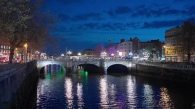 O gece Dublin 'deki Connell Köprüsü