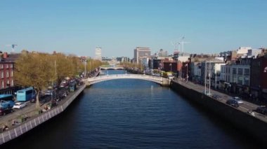 Dublin 'deki ünlü Ha Penny Köprüsü