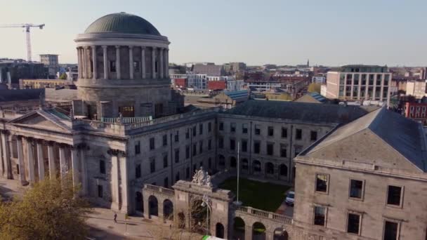 Four Courts in Dublin - aerial view — Stockvideo