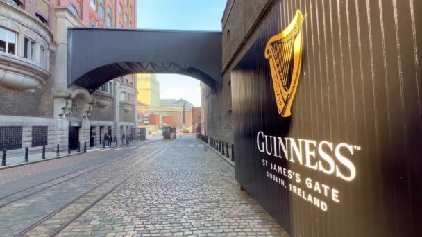 Guinness Brewery and Storehouse in Dublin - DUBLIN, IRELAND - APRIL 20, 2022 — Stok video