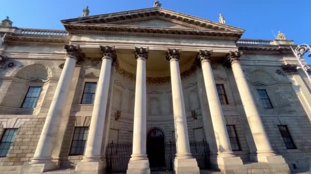 Four Courts in the city center of Dublin — Stok video