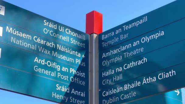 Direction signs in the city center of Dublin — Video Stock