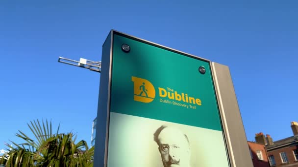 Dubline - Dublin Discovery Trail - DUBLIN, IRLANDIA - 20 kwietnia. Rok 2022 — Wideo stockowe