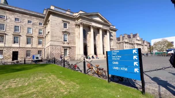 Trinity College in Dublin - DUBLIN, IRELAND - APRIL 20. 2022 — 비디오