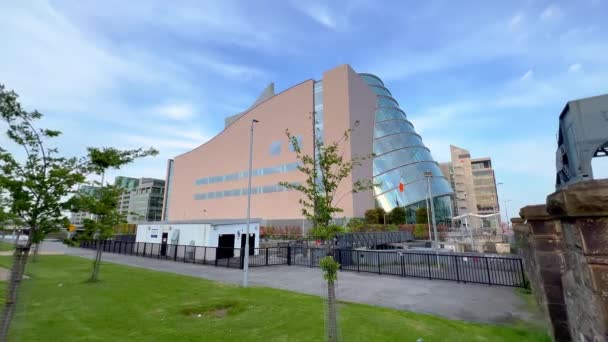 都柏林会议中心在晚上- -都柏林，爱尔兰- - 4月20日。2022年 — 图库视频影像