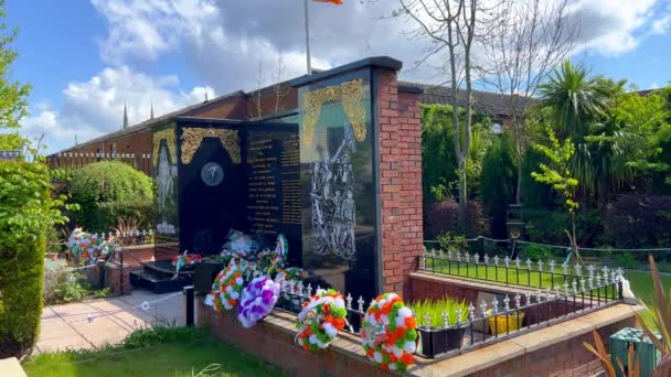 Garden of Rememberance in Belfast on Falls Road - BELFAST, UK - APRIL 25, 2022 — Stok video