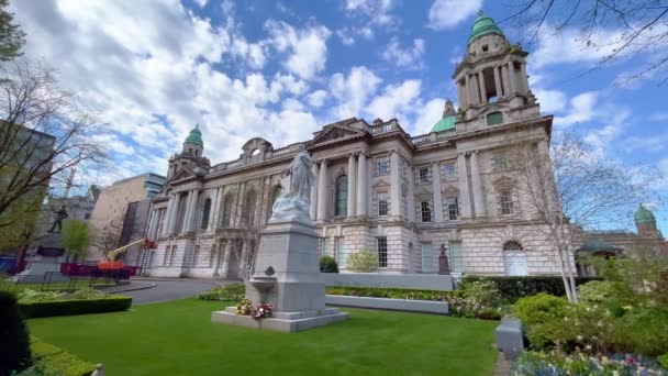 Belfast City Hall in the city center — Stock Video