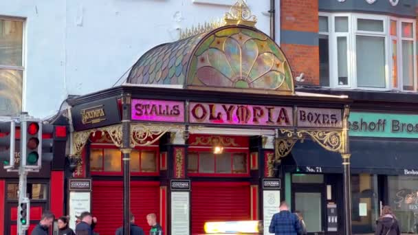 Διάσημο Θέατρο Ολυμπία στο Δουβλίνο - DUBLIN, ΙΡΛΑΝΔΙΑ - 20 ΑΠΡΙΛΙΟΥ. 2022 — Αρχείο Βίντεο