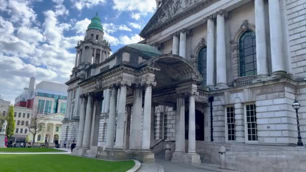 Belfast City Hall in the city center — ストック動画