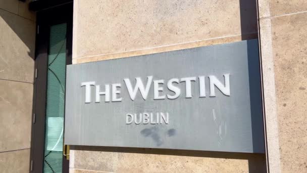 Westin Hotel Dublin City - DUBLIN, IRELAND - APRIL 20. 2022 — Stockvideo