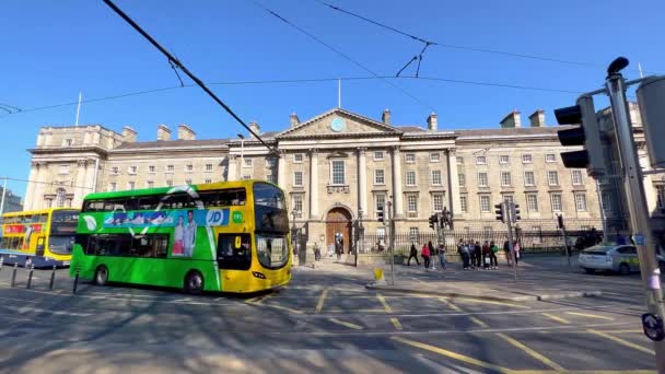 Dublin 'deki Trinity Koleji, Dublin, İrlanda, 20 Nisan. 2022 — Stok video