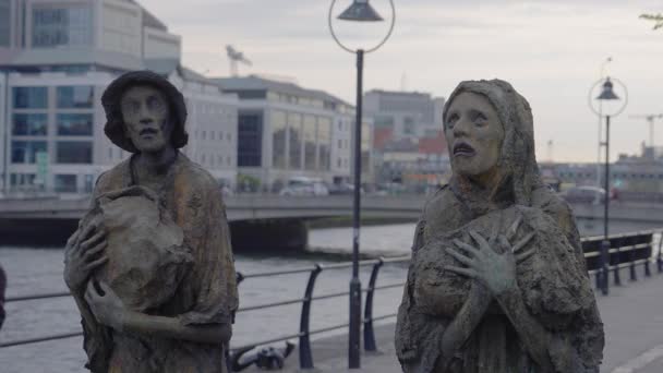 Mémorial national de la famine aux docks de Dublin - photographie de voyage — Video