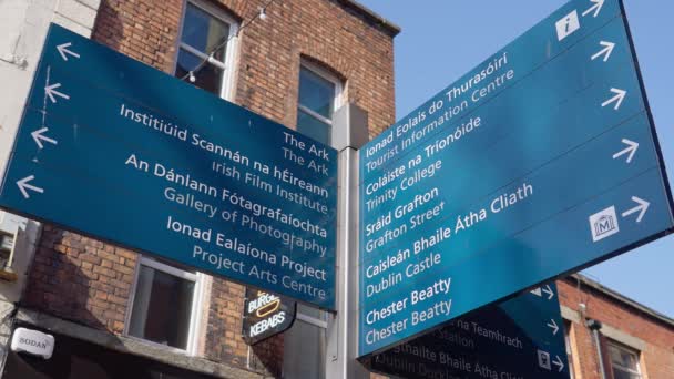 Direction signs in Dublin Temple Bar district - travel photography — Video
