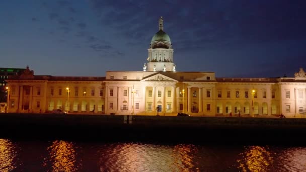 Custom House in Dublin by night - travel photography — Stock video