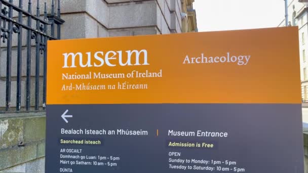 The National Museum of Ireland in Dublin - DUBLIN, IRELAND - APRIL 20, 2022 — ストック動画