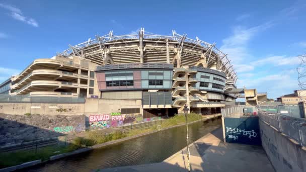 Stadion Croke Park in Dublin - DUBLIN, Ierland - APRIL 20. 2022 — Stockvideo