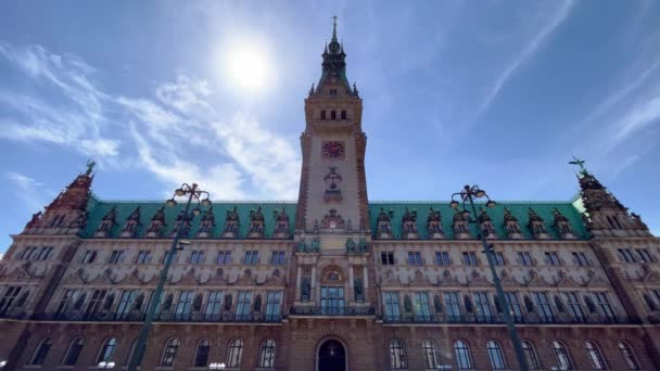 Ayuntamiento de Hamburgo - el edificio del ayuntamiento en el centro de la ciudad — Vídeos de Stock