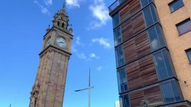 Belfast şehir merkezindeki anıt kulesi - İrlanda seyahat fotoğrafçılığı