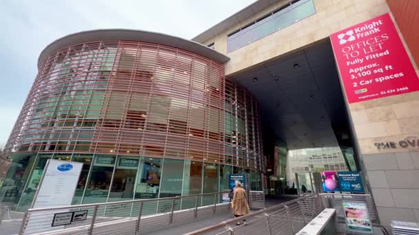 Modern Kantoorgebouw Dublin Genaamd Oval City Dublin Ierland April 2022 — Stockvideo