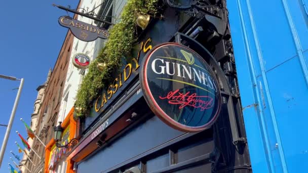 都柏林圣殿酒吧区的爱尔兰酒吧 爱尔兰都柏林市 4月20日 2022年 — 图库视频影像