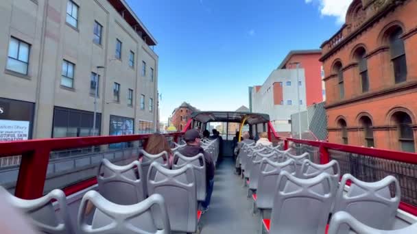 Autobus Turistico Nella Città Belfast Belfast Regno Unito Aprile 2022 — Video Stock