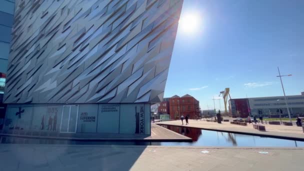 Edifício Moderno Titanic Cidade Belfast Belfast Reino Unido Abril 2022 — Vídeo de Stock