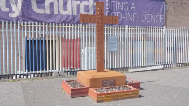Pomnik Krzyża Krzyżowego Belfaście Belfast Zjednoczone Królestwo Kwiecień 2022 — Wideo stockowe