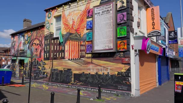 Famous Wall Murals Belfast Houses Peace Wall Belfast United Kingdom — Vídeos de Stock