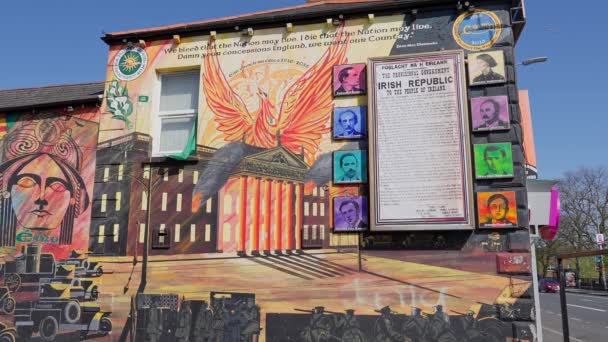 Famous Wall Murals Belfast Houses Peace Wall Belfast United Kingdom — стокове відео