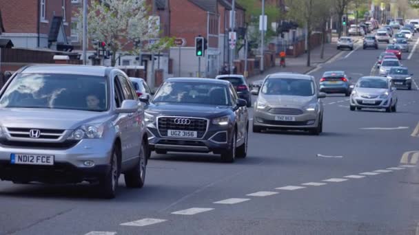 Verkehr Auf Den Straßen Von Belfast Belfast Vereinigtes Königreich April — Stockvideo