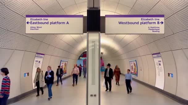 Moderna Stazione Della Metropolitana Tottenham Court Road Londra Regno Unito — Video Stock