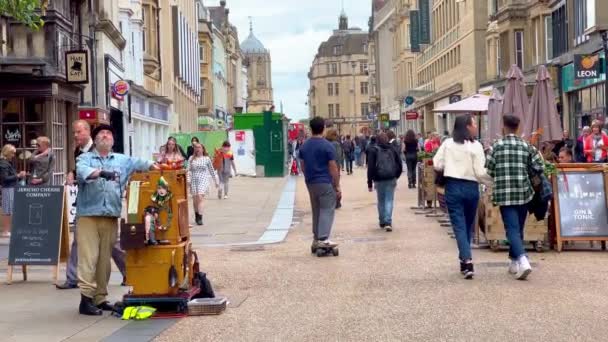 Oxford Oxford Cornmarket Street Pedestrian Zone街头音乐家 2022年6月10日 — 图库视频影像
