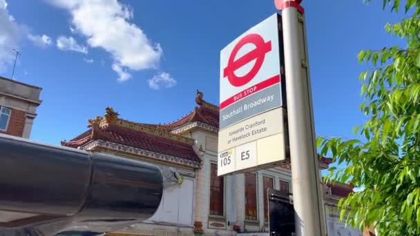 Londra Daki Southall Broadway Otobüs Durağı London Rli Kingdom Haziran — Stok video