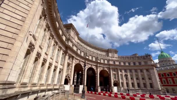 Admiralty Arch London Είναι Ένα Fanous Landmark Στο Westminster London — Αρχείο Βίντεο