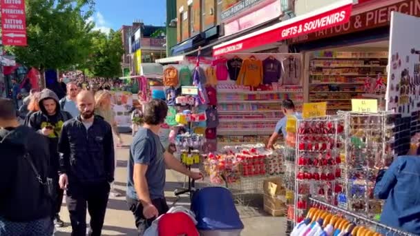 Camden High Street Teki Dükkanlar Londra Alışveriş Için Popüler Bir — Stok video
