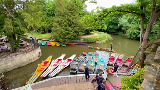 Ενοικίαση Σκάφους Στον Ποταμό Τάμεση Στην Οξφόρδη Oxford Ηνωμένο Βασίλειο — Αρχείο Βίντεο