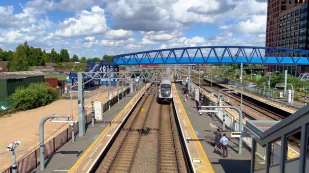 Southall Station Förorten London London Förenade Kungariket Juni 2022 — Stockvideo