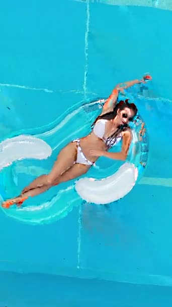 Pretty Girl Lies Air Mattress Swimming Pool View Vertical Video — Vídeo de stock