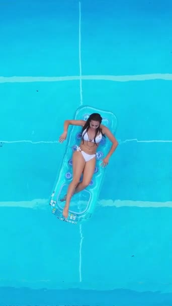 Pretty Girl Lies Air Mattress Swimming Pool View Vertical Video — Stockvideo