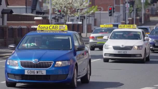 Verkehr Auf Den Straßen Von Belfast Belfast Vereinigtes Königreich April — Stockvideo