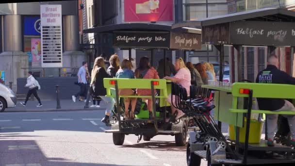 Belfast Party Bike Dans Centre Ville Belfast Royaume Uni Avril — Video