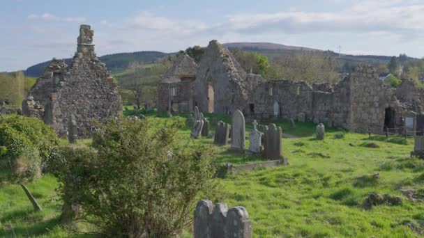 Αρχαίο Νεκροταφείο Και Ερείπια Εκκλησίας Στη Βόρεια Ιρλανδία Ηνωμένο Βασίλειο — Αρχείο Βίντεο