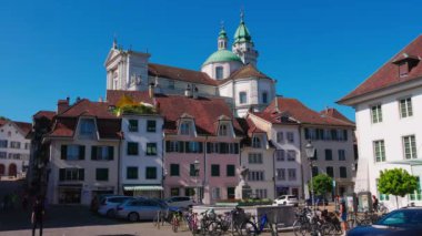 İsviçre 'deki Solothurn' un tarihi merkezi - SOLOTHURN, SWitzERLAND - 15 Temmuz 2022